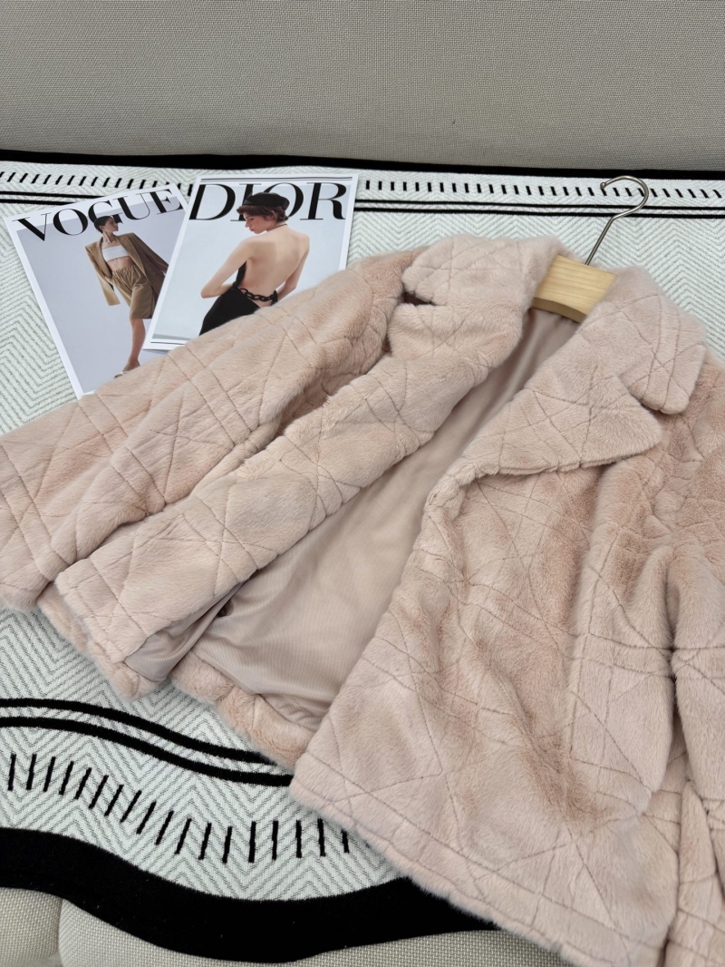 chr1st1an D10r outwear